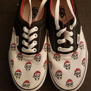 Van's Skull with Santa hat sneakers. Womens Sz 7